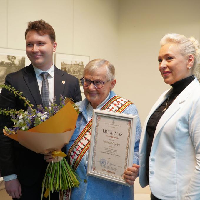 49-oji Žemaitės literatūrinė premija įteikta Viktorijai Daujotytei