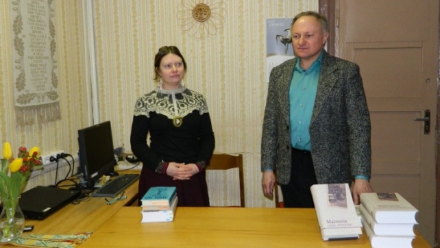 Tytuvėniškiams pristatyta knyga apie Maironį