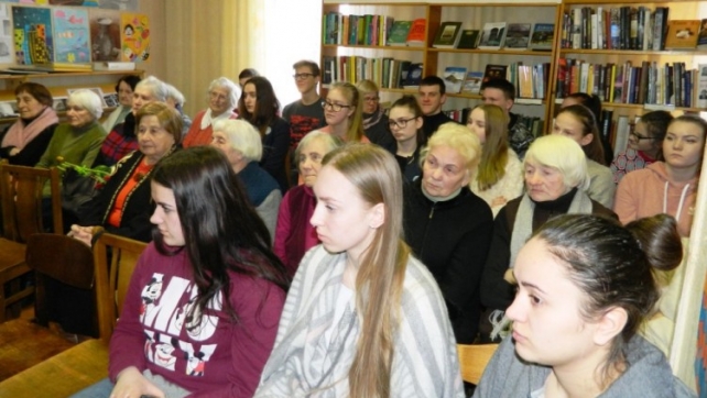 Tytuvėniškiams pristatyta knyga apie Maironį