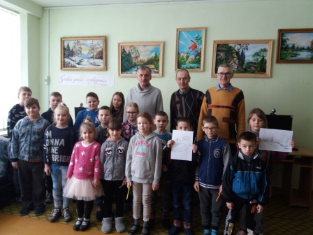Šedbarų bibliotekoje – jautrūs susitikimai su kraštiečiu menininku A. Rimolaičiu